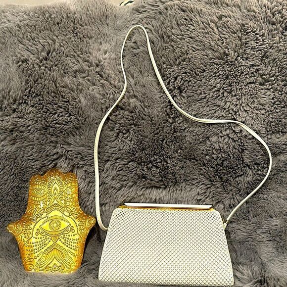 WHITNEY AND BAKER IVORY PURSE - Picture 2 of 15